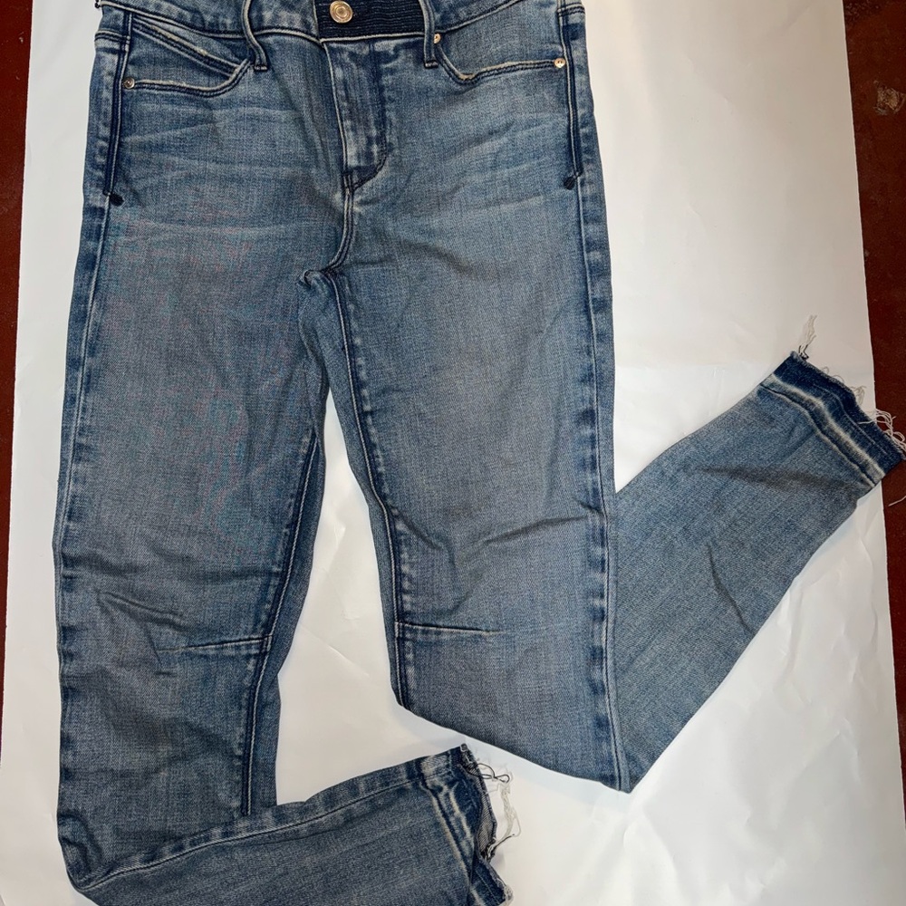 NWT RTA Denim medium wash - raw seam at the ankle